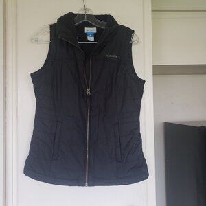 Columbia Sporting Co. Black Vest with furry lining Size Small